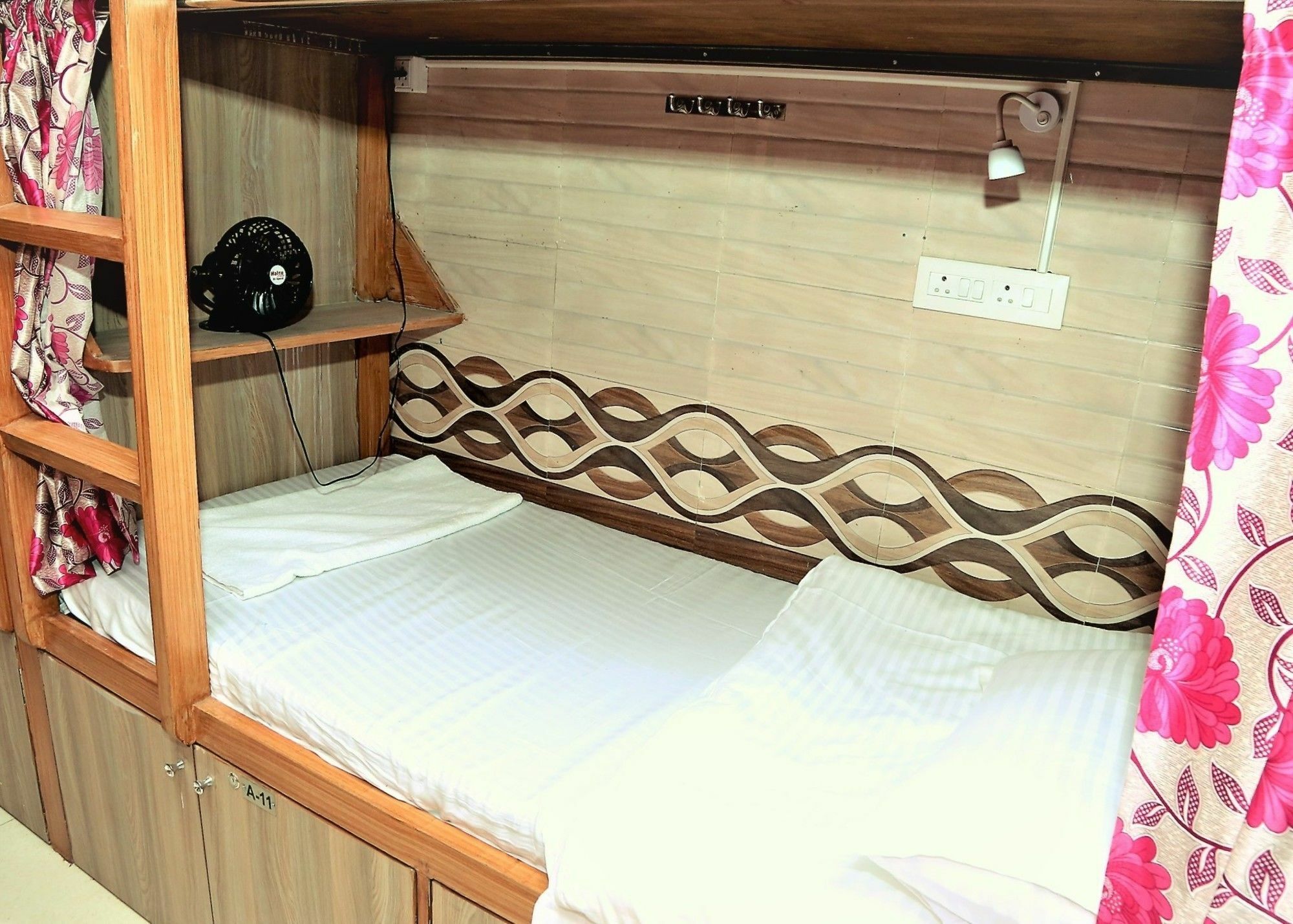 Delta Dormitory Mumbai Exterior photo